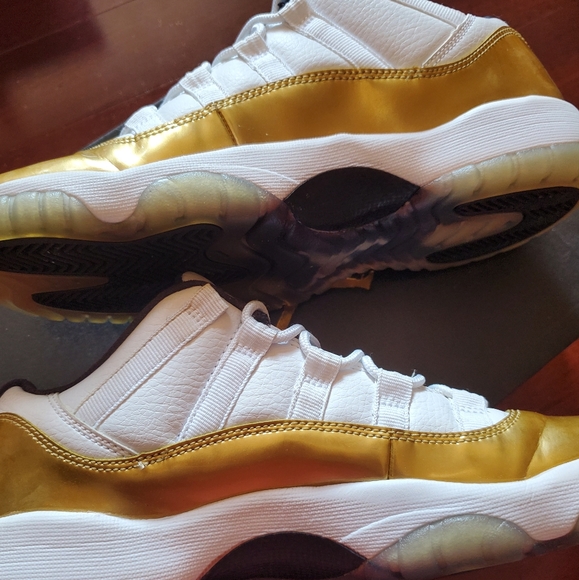 Golds Nike low tops - Picture 2 of 4